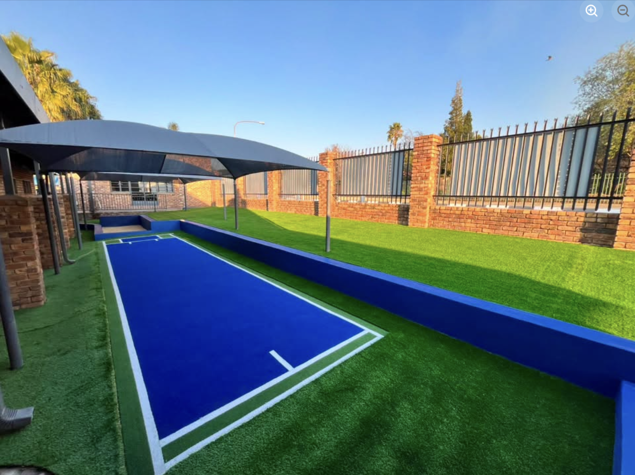 Artificial-turf bowls green, shade sail & brick-pillar fencing — Ietzi Pinkz Ietzi Groenz, Centurion